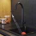 BATERIA-KUCHENNA-z-wyciagana-WYLEWKA-czarna-kran-do-kuchni-stojacy-GLAMI-Typ-montazu-stojaca.jpg