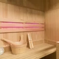 SAUNA-FINSKA-WYSOKOTEMPERATUROWA-Z-PIECEM-BODO2HARVIA-3-5KW-1-2-OSOBOWA-120-120-CM_[103265]_1200.jpg