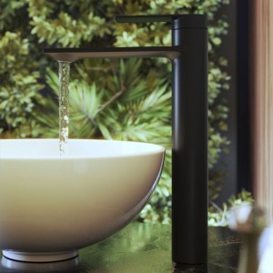 Bateria umywalkowa wysoka stojąca czarna Cabo do łazienki 