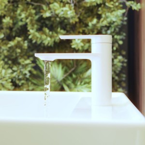 Bateria umywalkowa niska stojąca biała Cabo do łazienki